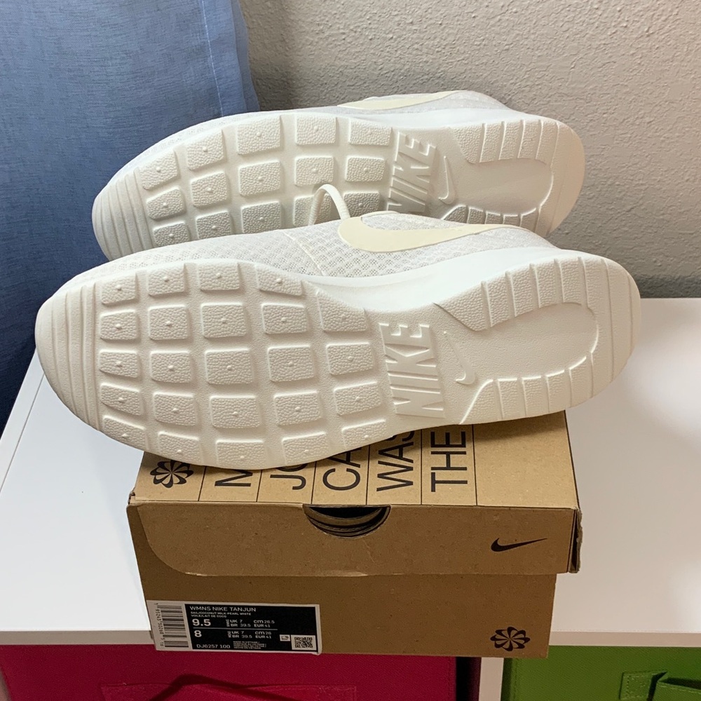 Nike Cream Eco-Friendly Sneakers - Picture 4 of 6